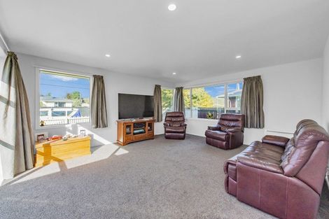 Photo of property in 15 Frensham Crescent, Woolston, Christchurch, 8062