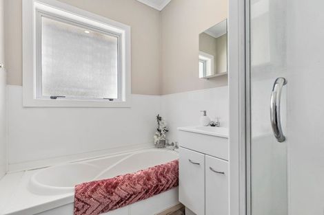 Photo of property in 15 Howden Street, Waiuku, 2123