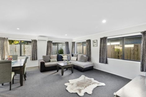 Photo of property in 100 Farmer Crescent, Taita, Lower Hutt, 5011