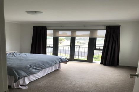 Photo of property in 52 Provence Esplanade, Te Atatu Peninsula, Auckland, 0610