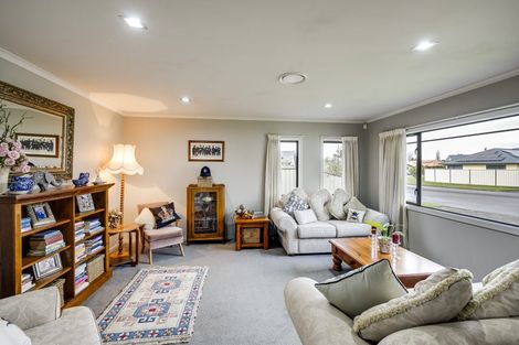 Photo of property in 17 Newbury Place, Taradale, Napier, 4112