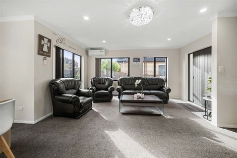 Photo of property in 23 Mckenzie Road, Mangere Bridge, Auckland, 2022