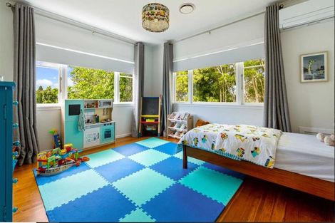 Photo of property in 12 Eastglen Road, Glen Eden, Auckland, 0602