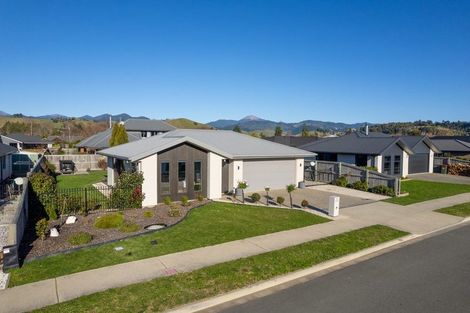 Photo of property in 14 George Fyfe Way, Wakefield, 7025