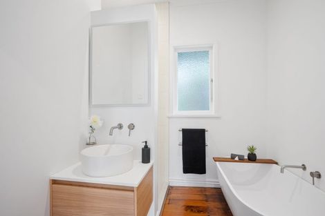 Photo of property in 48 Maida Vale Road, Roseneath, Wellington, 6011