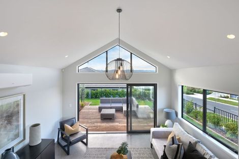 Photo of property in 38 Vinistra Road, Kumeu, 0810