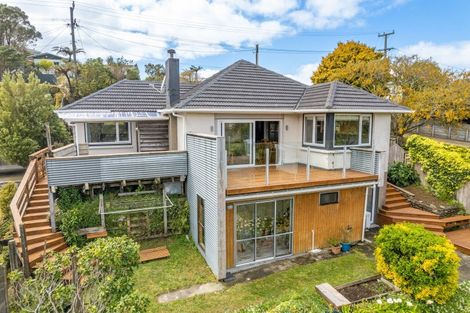 Photo of property in 35 Poto Road, Normandale, Lower Hutt, 5010