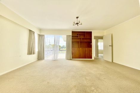 Photo of property in 25 Clayton Road, Manurewa, Auckland, 2102