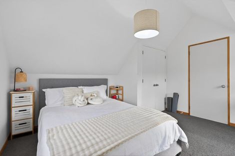 Photo of property in 2/130 Muritai Road, Eastbourne, Lower Hutt, 5013