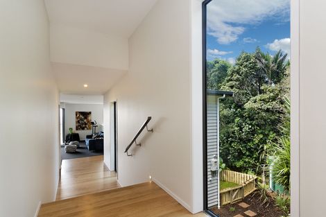 Photo of property in 23 Quinns Road, Waiatarua, Auckland, 0612