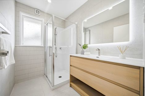 Photo of property in 11 Juniper Road, Sunnynook, Auckland, 0620