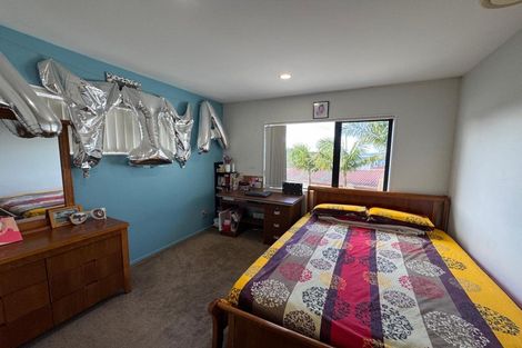 Photo of property in 14a Pipitea Place, Massey, Auckland, 0614