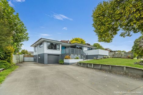 Photo of property in 2/16 Hillcrest Avenue, Hillcrest, Auckland, 0627