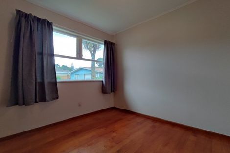 Photo of property in 5 Barnfield Place, Glendene, Auckland, 0602