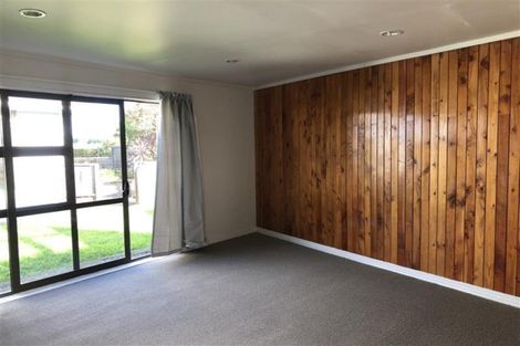 Photo of property in 77 Tidal Road, Mangere, Auckland, 2022