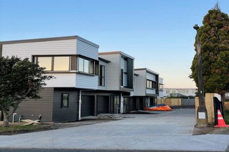 Photo of property in 15c Pipitea Place, Massey, Auckland, 0614