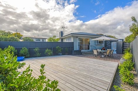 Photo of property in 2 Piper Place, Roslyn, Palmerston North, 4414