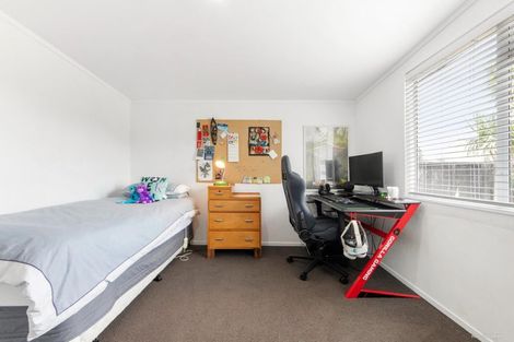 Photo of property in 8 Matipo Road, Te Atatu Peninsula, Auckland, 0610