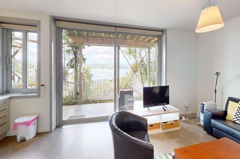 Photo of property in 16 Napier Street, Karaka Bays, Wellington, 6022