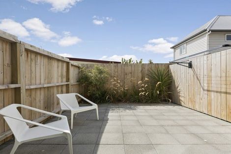 Photo of property in 2u6 Stone Street, Miramar, Wellington, 6022