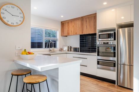 Photo of property in 2a Alton Place, Hokowhitu, Palmerston North, 4410