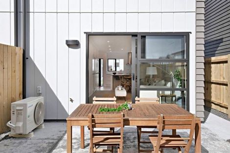 Photo of property in 5 Kitea Place, Mangere, Auckland, 2022