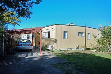 Photo of property in 27 Stewart Drive, Newlands, Wellington, 6037