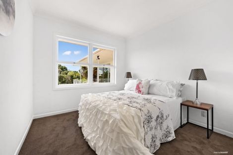 Photo of property in 34 Kohekohe Street, New Lynn, Auckland, 0600