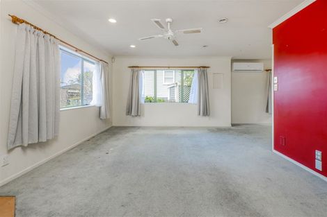 Photo of property in 5a Grimshaw Place, Henderson, Auckland, 0612
