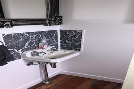 Photo of property in 77 Sylvan Avenue, Northcote, Auckland, 0627