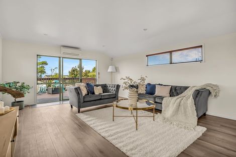 Photo of property in 2/267 Glenfield Road, Hillcrest, Auckland, 0627