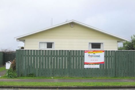 Photo of property in 15a Featherston Street, Levin, 5510