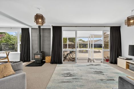 Photo of property in 100 Avondale Road, Avondale, Christchurch, 8061