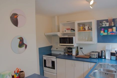 Photo of property in 40f2 Salford Street, Newlands, Wellington, 6037