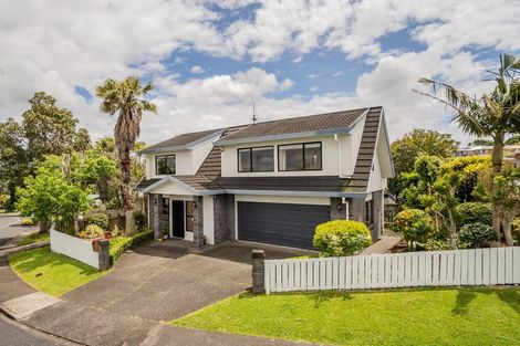 Photo of property in 3 Lantana Road, Green Bay, Auckland, 0604