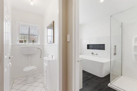 Photo of property in 70 Ray Small Drive, Pahurehure, Papakura, 2113