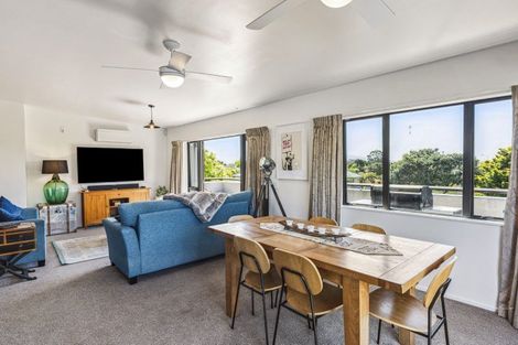 Photo of property in 8 Millennium Hill, Paraparaumu, 5032