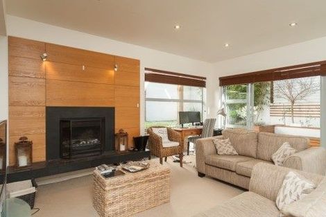 Photo of property in 3 Tiketike Way, Brooklyn, Wellington, 6021