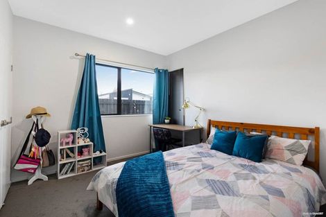 Photo of property in 2 Beardmore Lane, Papakura, 2110