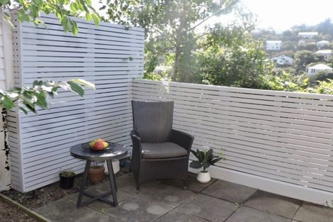 Photo of property in 30 Tiketike Way, Brooklyn, Wellington, 6021