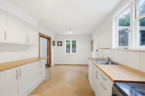 Photo of property in 14 Cave Road, Houghton Bay, Wellington, 6023