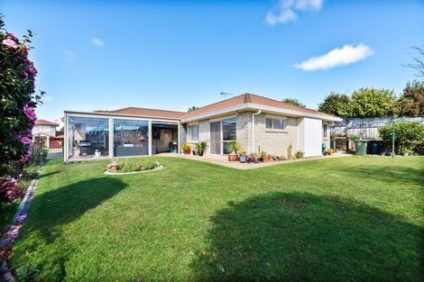Photo of property in 5 Highfields Terrace, Henderson, Auckland, 0612