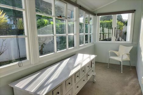 Photo of property in 281 Queens Drive, Lyall Bay, Wellington, 6022