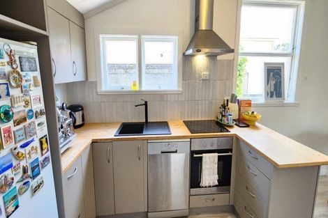 Photo of property in 10a Cutfield Road, New Plymouth, 4310