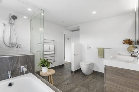 Photo of property in 22 Church Street, Northcote Point, Auckland, 0627