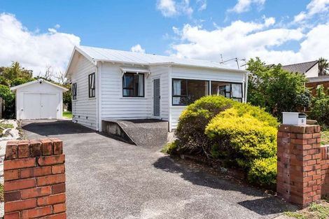 Photo of property in 9 The Esplanade, Eastern Beach, Auckland, 2012