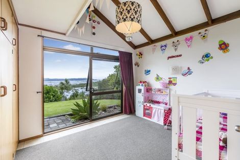 Photo of property in 44 Rewarewa Road, Te Atatu Peninsula, Auckland, 0610