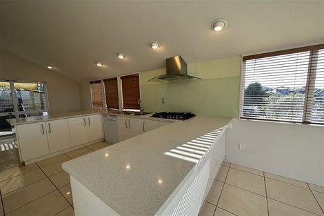 Photo of property in 23 Bernleigh Terrace, West Harbour, Auckland, 0618