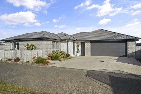 Photo of property in 37 Kahuparere Crescent, Pyes Pa, Tauranga, 3112