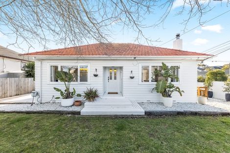 Photo of property in 1/150 East Coast Road, Forrest Hill, Auckland, 0620